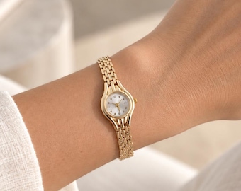 Dainty Gold Watch for Women, Small Round Dial Cocktail Watch, Petite Vintage Wristwatch