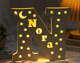 Gepersonaliseerd houten nachtlampje: LED-babykamerlamp met eigen naam en initialen