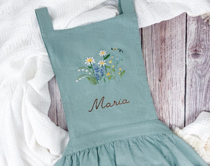 Personalized Hand Embroidered Apron – Floral Cotton Linen Gardening Apron for Adult Soft and breathable   T21