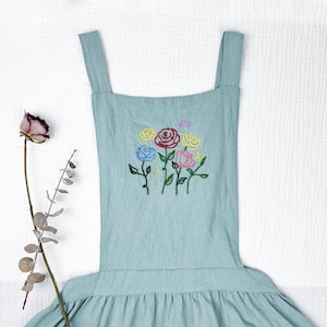 Personalized Hand-Embroidered Floral Apron: Cotton-Linen Blend  T8