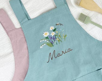 Hand-embroidered ladies’ apron – cotton, daisy and lily-of-the-valley floral design, for kitchen use, Mother’s Day gift  T21