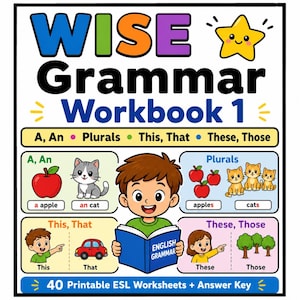 Op de afbeelding: Een Wise Grammar Workbook 1 omslag met kleurrijke tekst, een lachende gele ster en educatieve illustraties. Het bevat secties over A, An, Plurals, This, That, These en Those met cartoonafbeeldingen van appels, katten, een auto en bomen.