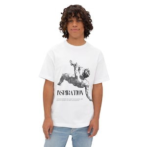 T-shirt oversize estetica ispirata, t-shirt streetwear, maglietta unisex alla moda, abbigliamento con top squadrato, t-shirt grafica hipster urbana