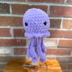 Crochet Jellyfish Plush – Handmade Purple Amigurumi Ocean Friend | Soft Tentacle Sea Animal | Kawaii Jellyfish Toy | Marine Nursery Decor