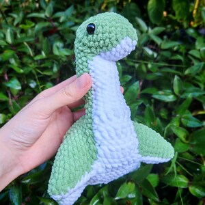 Virkat sött Loch Ness-mönster med dinosaurier, virkmönster med Plesiosaurus-motiv, låg sömnad