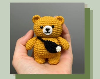 Modello all'uncinetto per orsetto con borsa a tracolla, orsetto con borsa a tracolla Amigurumi, grazioso peluche, orso di peluche, facile e adatto ai principianti
