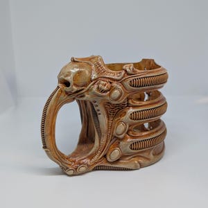 Biomecha Mug H.R. Giger Inspired – 3D Printed Resin, Hand-Painted Sci-Fi