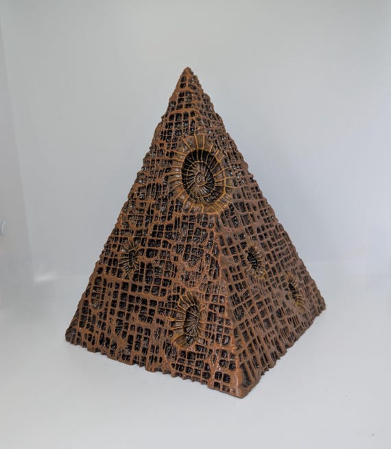 Dark surrealism Z.B. - Ashen Wastes Pyramid / 3D printing resin 8.7"