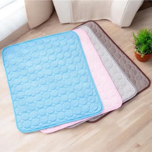 Dog Cooling Mat for Summer – A Soft and Washable Gel Pad for Dogs , Non-Slip Design, Perfect for All Sizes
