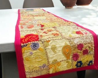 Runner da tavolo patchwork ricamato a mano e vivace - Arte tessile boho per la sala da pranzo