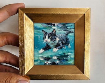 泳ぐ猫のアート、猫の油絵、額装された猫のアート、ミニ猫の絵、猫好きへのギフト、風変わりな猫のアート、ペットの壁飾り、ミニ油絵