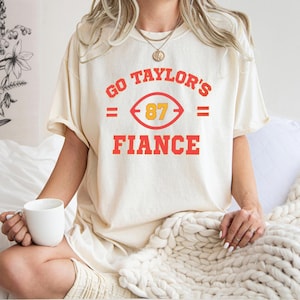 Go Taylor&#39;s Fiancé Shirt, Red and Yellow Cute KC Football Fan T-Shirt, Taylor Travis 87 Boyfriend Fiance Graphic Tee Sports Fan Apparel