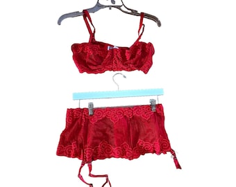 Elegant Moments Red Embroidered Cincher Garter Underwire Bra Set Womans Sz 40 Lg