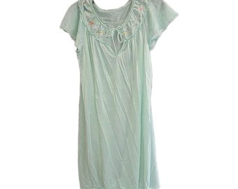 Vintage Sears Nightgown Womans Medium Floral Sleepwear Nylon Green Embroidered