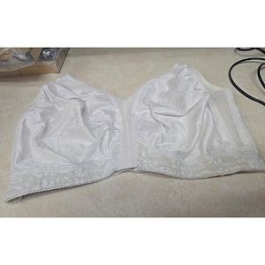 JC Penney Underscore White Satin Soft Cup Full Coverage Wire Free Bra Size 46DDD