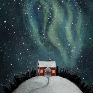 Peut inclure: Illustration d'une maison rouge sur une colline enneigée, avec un chemin menant à la porte d'entrée. Le ciel nocturne est rempli d'étoiles et d'aurores boréales vibrantes. Des arbres à feuilles persistantes encadrent la colline.