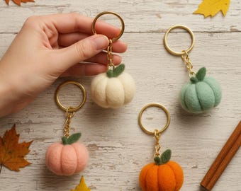 手作りフェルトかぼちゃオーナメント - 秋の装飾にぴったりのかわいいミニウールかぼちゃ - ハロウィンの不気味でかわいい秋の装飾ギフトアイデア、ハロウィンギフト