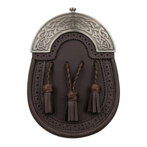 Handgjord herrkilt i brunt läder med sporran | Keltisk knut i antik silverfinish | Traditionell skotsk höglandsklänningspåse