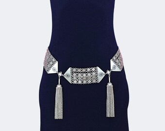 Chunky Textured Chain Link Metal Belt With Dangle Ottoman  display picture 1