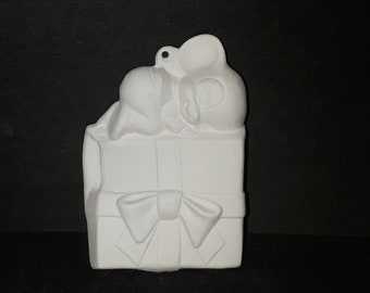 Ceramic Bisque Mouse sleeping on gift Ornament (U-PAINT)