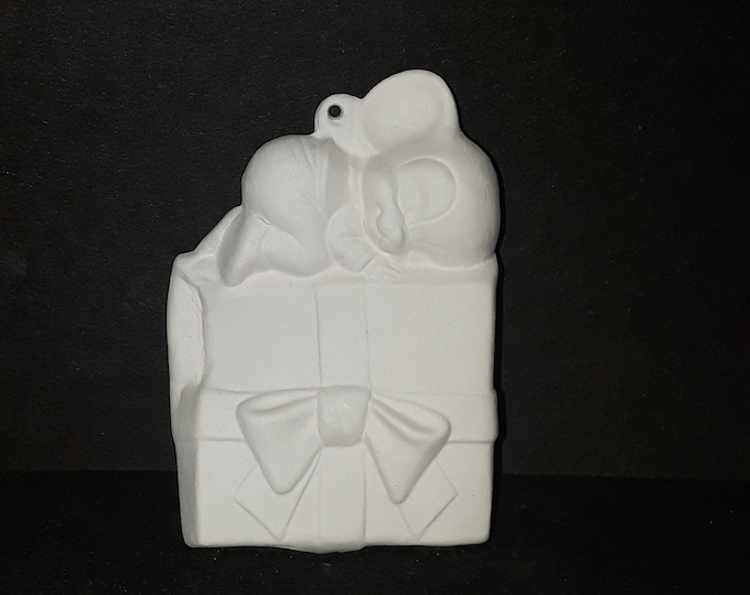 Ceramic Bisque Mouse sleeping on gift Ornament (U-PAINT)