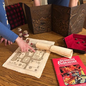 Deine verewige Welt – Individuelle D&D Fantasy Karte | Lasergraviertes Meisterwerk | TTRPG DM Geschenk | 12x16 Baumwollpergament