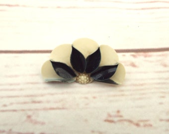 Daisy Brooch - Daisy Gift - Daisy Vintage Brooch - 1930s Celluloid Brooch - 1930s Daisy Brooch - Celluloid Flower Brooch - Celluloid Pin