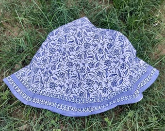 Tovaglia floreale stampata a mano con blocchi di legno: cotone blu indaco, tovaglia rotonda da 72 pollici.