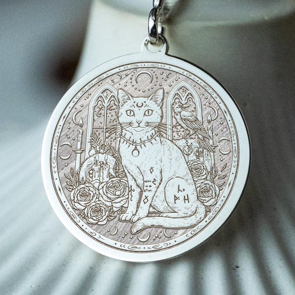 Collar con medallón de gato gótico bañado en plata, amuleto felino misterioso y regalo de protección para él y ella.
