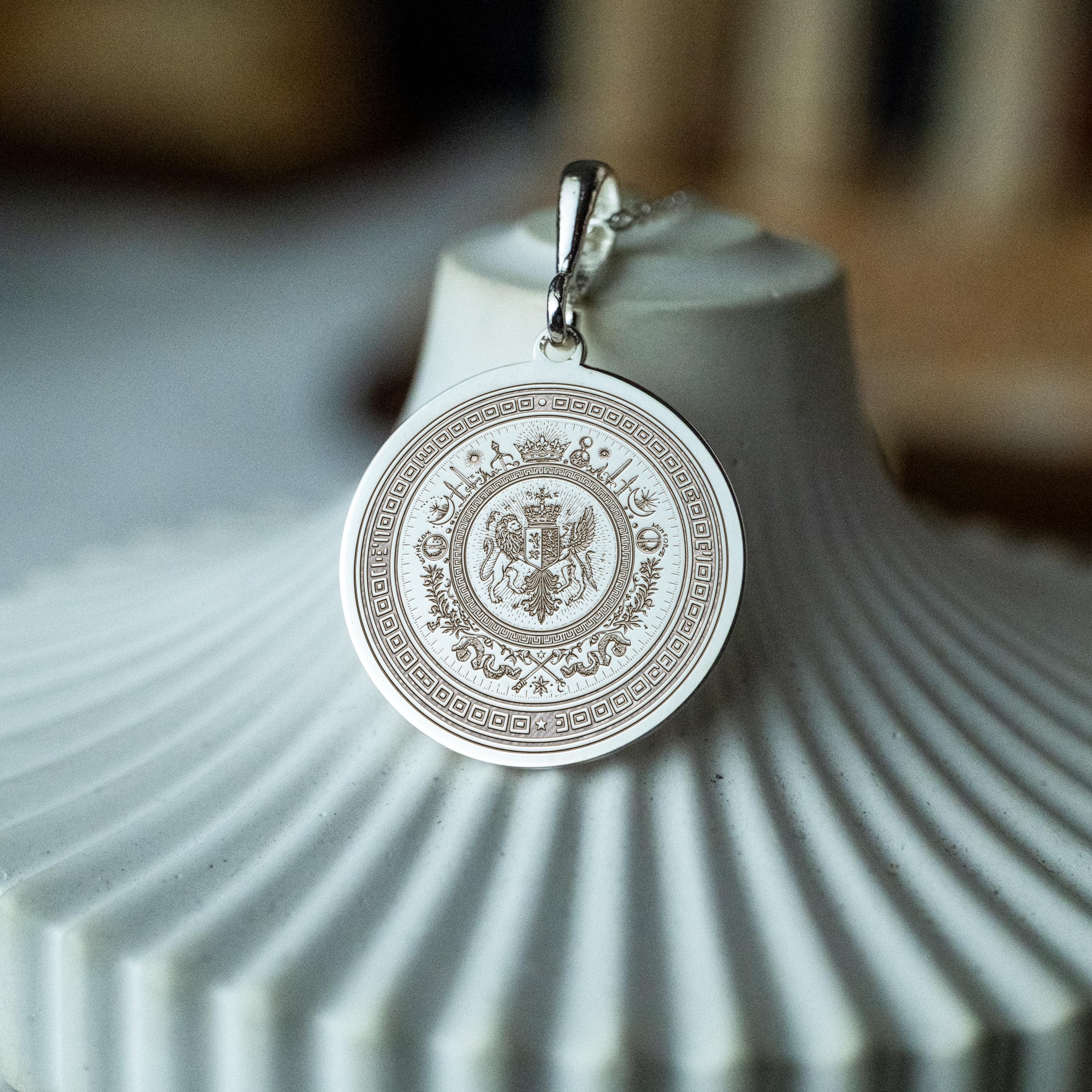 ロイヤルクレストライオンネックレス：紋章ペンダント - Etsy 日本