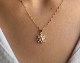 Daisy Necklace - Flower Pendant, Gold Daisy Pendant, Pretty