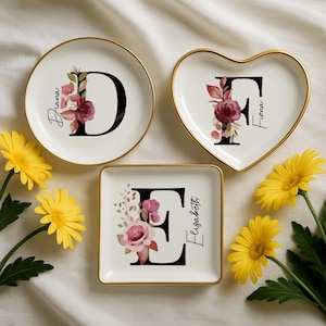 Personalized Ring Dish – Wedding Gift for Couple – Custom Jewelry Tray – Engagement Ring Holder – Bride Gift – Anniversary Keepsake