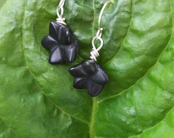 Floral earrings / Black flower earrings/ flower earrings/ onyx earrings