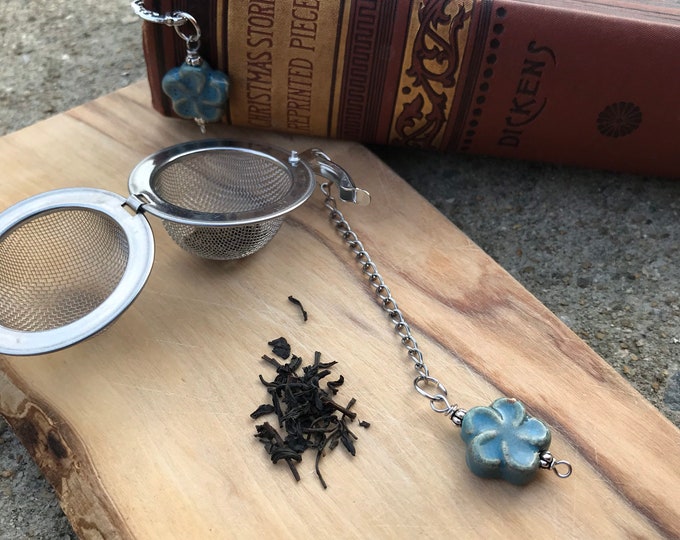 Tea infuser/ blue flower tea infuser/ tea strainer / loose leaf tea strainer/ loose leaf tea infuser bookmark set