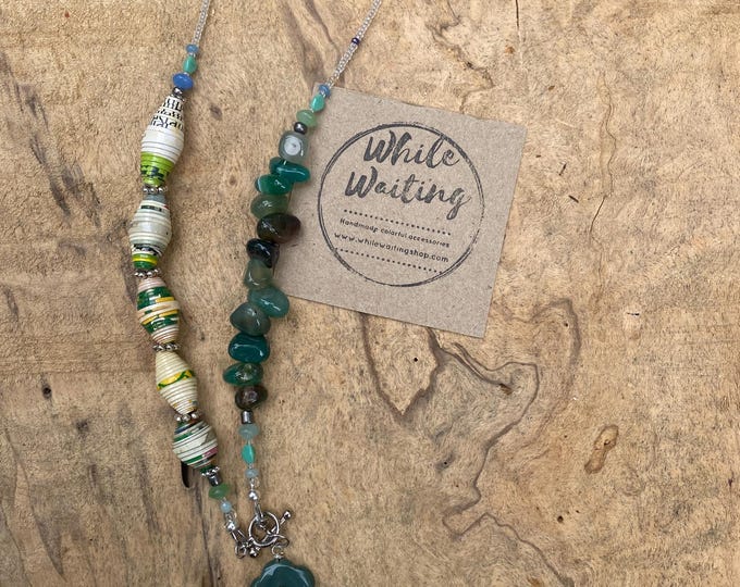 Green stone and paperbead necklace- front clasp/ green agate flower pendant