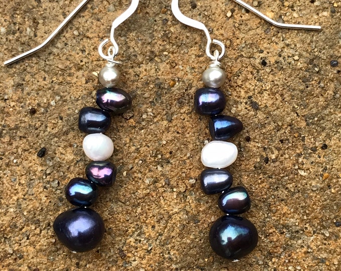Navy blue Pearl earrings-  /bridesmaids jewelry/ pearl jewelry /classic pearls/ sterling silver / bridal jewelry