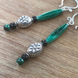 Vintage jade & sterling silver dangle earrings/ sterling silver green earrings/ feminine emerald green earrings