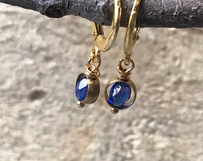 Vintage sapphire blue glass mini Huggies hoops/ small hoop earrings/ 14k gold