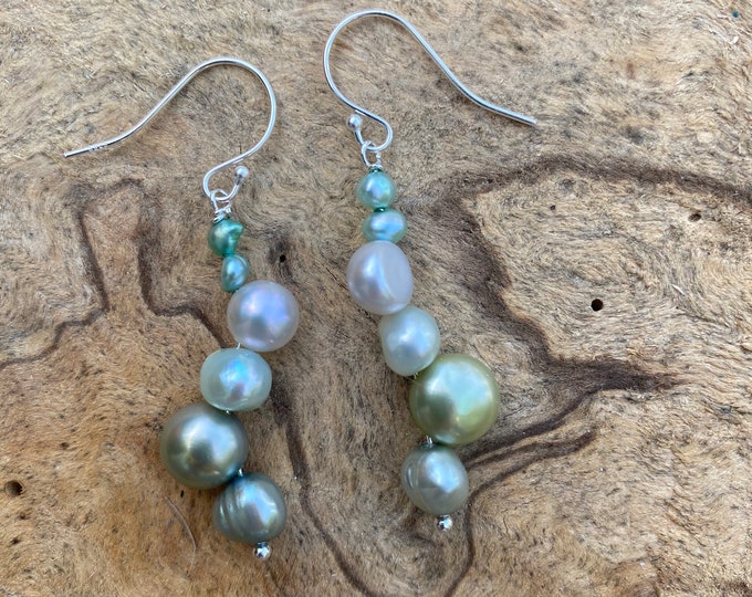 Pearl earrings- green /bridesmaids jewelry/ pearl jewelry green pearls