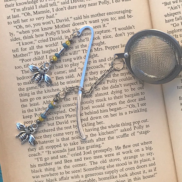 Honey bee charm bookmark/ pewter bee charm bookmark / bee gifts for readers/ tea infusers