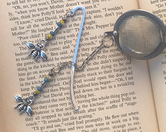 Honey bee charm bookmark/ pewter bee charm bookmark / bee gifts for readers/ tea infusers