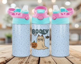 Vaso con tapa abatible de 12 oz con diseño de perro azul, Booey bordado PNG, vaso con boquilla para niños, gráfico de Halloween, temporada espeluznante PNG, diseño de sublimación