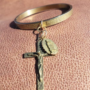 SPANISH PRAYER BANGLE Lord's Prayer Dangling 10kt Gold Cross and Mother Mary