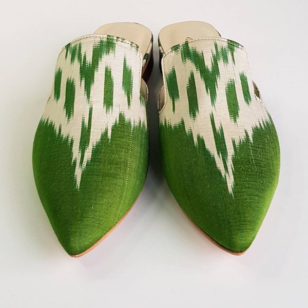 Ikat puresilk Pointed flat mules for Women 37 euro size Handcrafted shoes