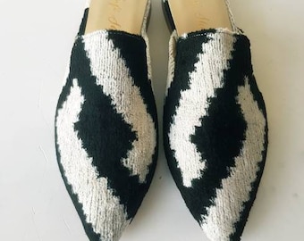 Mules planos con punta de terciopelo de seda Ikat hechos a mano para mujer, talla 42 euros