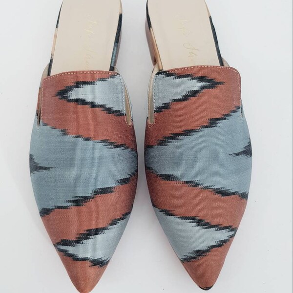 Silk Velvet Ikat Pointed Black Shoes