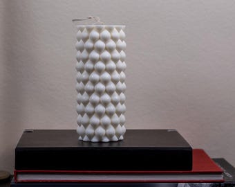 Vela HAZEL - Vela cilíndrica Twirl Raindrop, vela decorativa para el hogar con diseño geométrico curvo, vela de coco de origen vegetal.
