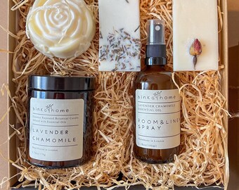 Caja de mimos relajante de manzanilla y lavanda, vela de aceites esenciales ecológica hecha a mano y spray para habitaciones y ropa de cama.