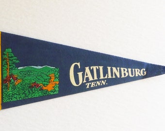 1960s Gatlinburg Tennessee Souvenir Pennant, Great Smoky Mountains - Felt Travel Pennant - Vintage Camper RV, Cabin Decor - Retro Wall Decor