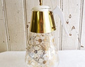 Vintage Fred presse café Carafe avec des fleurs blanches et or - fleurs de cornouiller - Mid-Century des années 1960 - printemps divertissant
